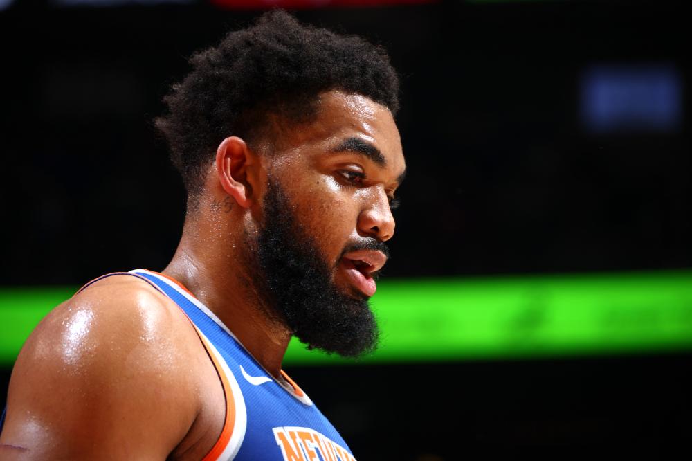 担任左后卫 担任左后卫