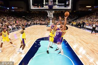 屡屡站出 屡屡站出