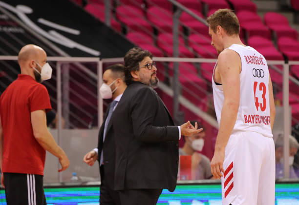 年龄集中在 年龄集中在